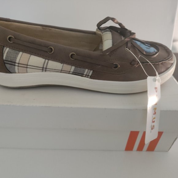 Shoes - NWT Womens Carolina Tarheels Casual shoes SZ 8/9